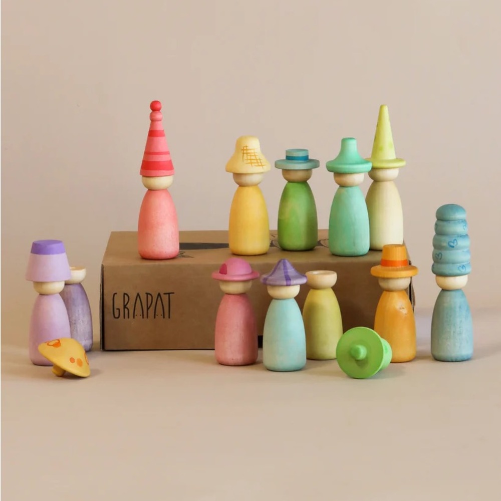 NIB Grapat Fancy Nins with Removable Hats